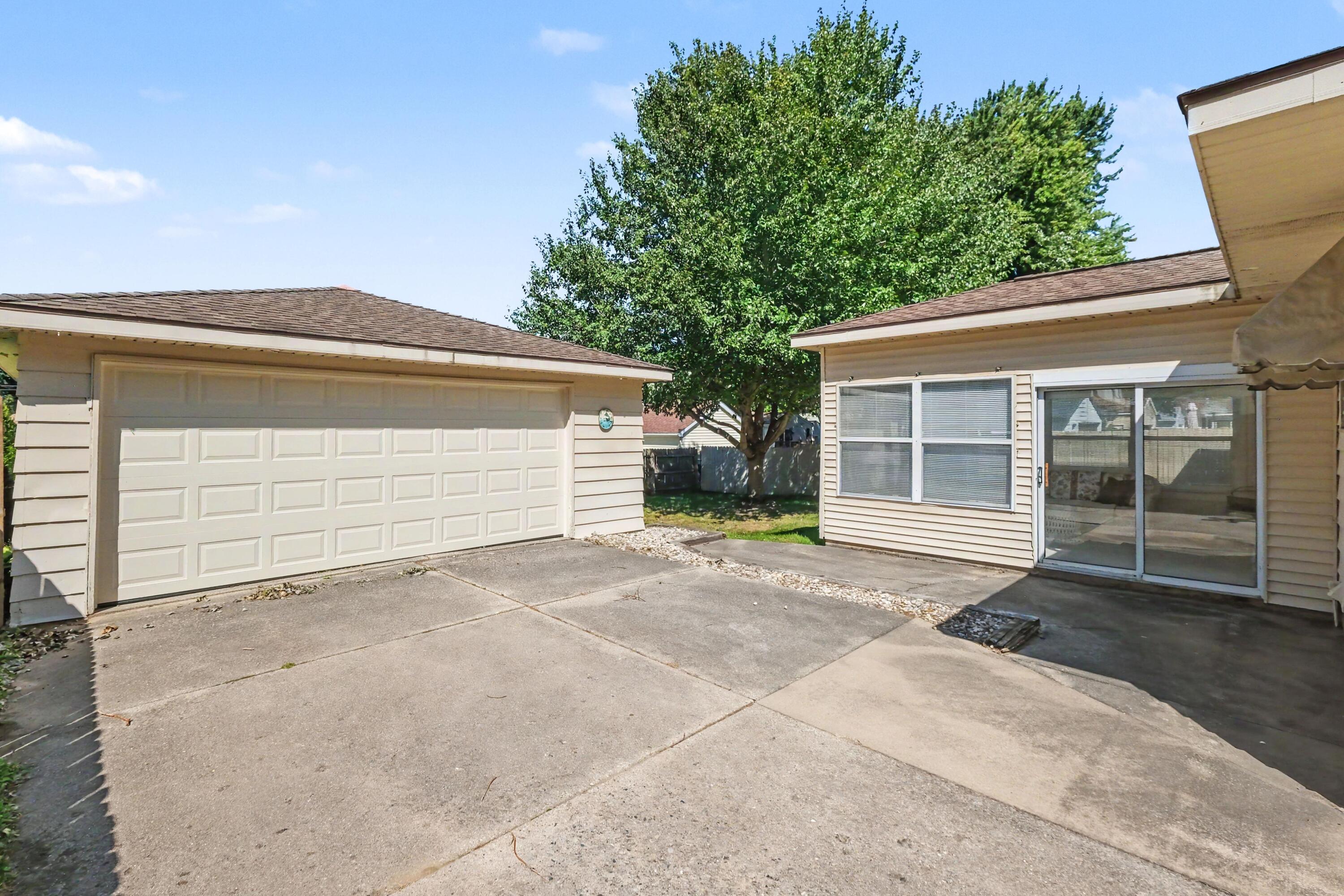 1399 Clover Crest NW Grand Rapids MI 49504