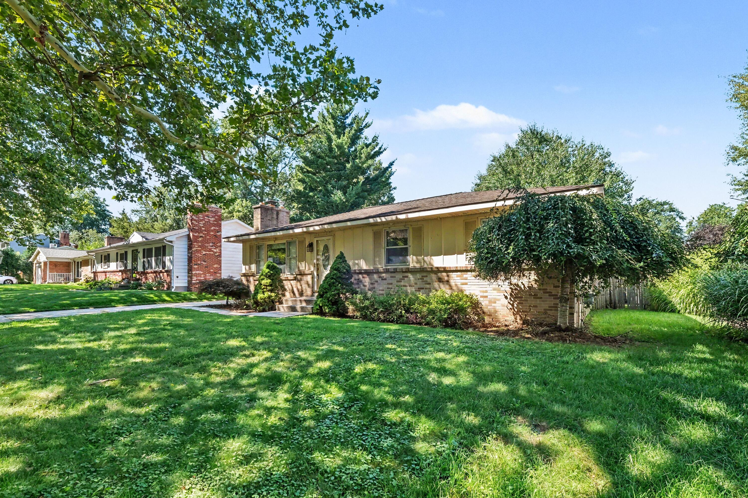 1399 Clover Crest NW Grand Rapids MI 49504