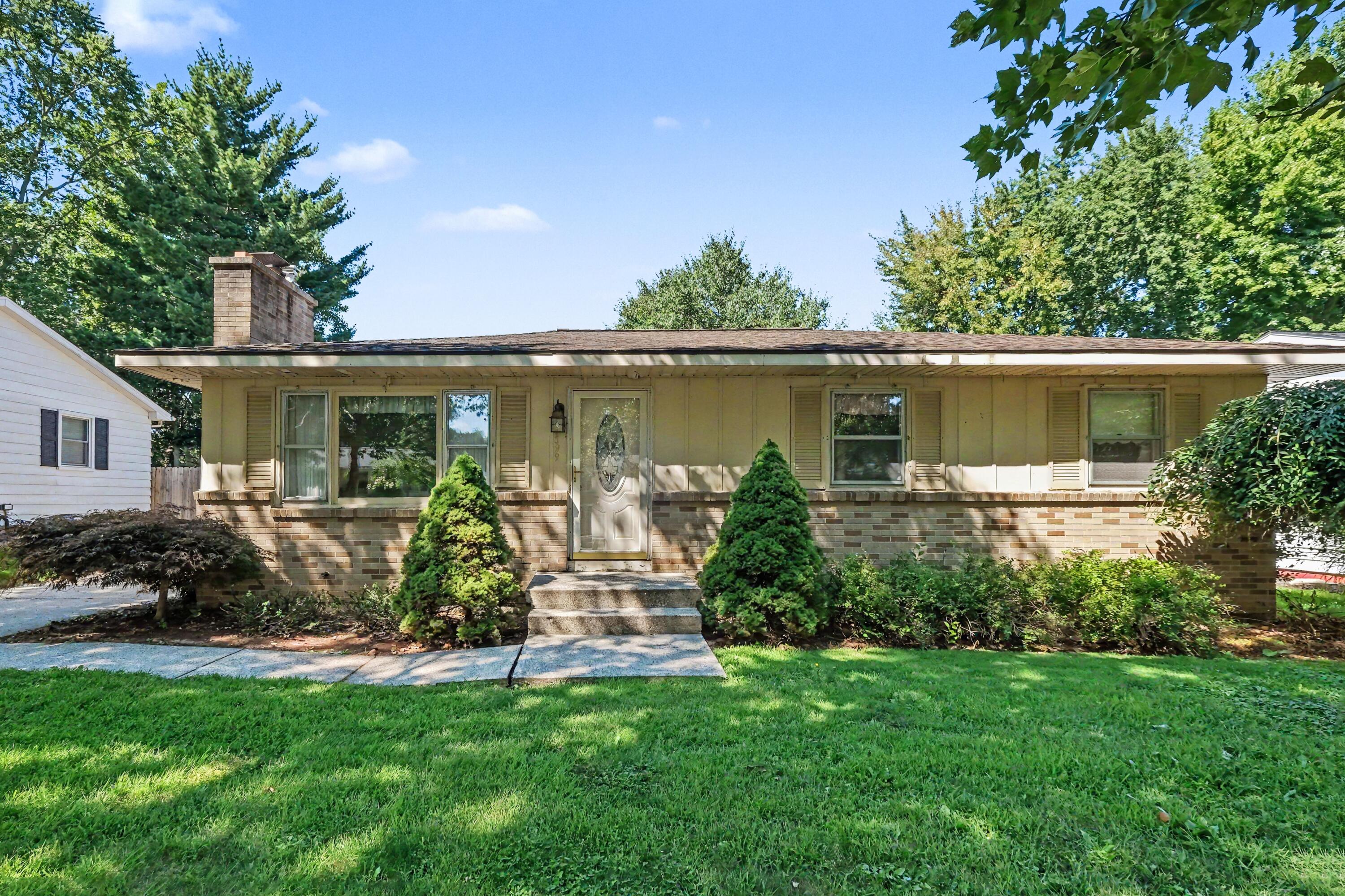 1399 Clover Crest NW Grand Rapids MI 49504