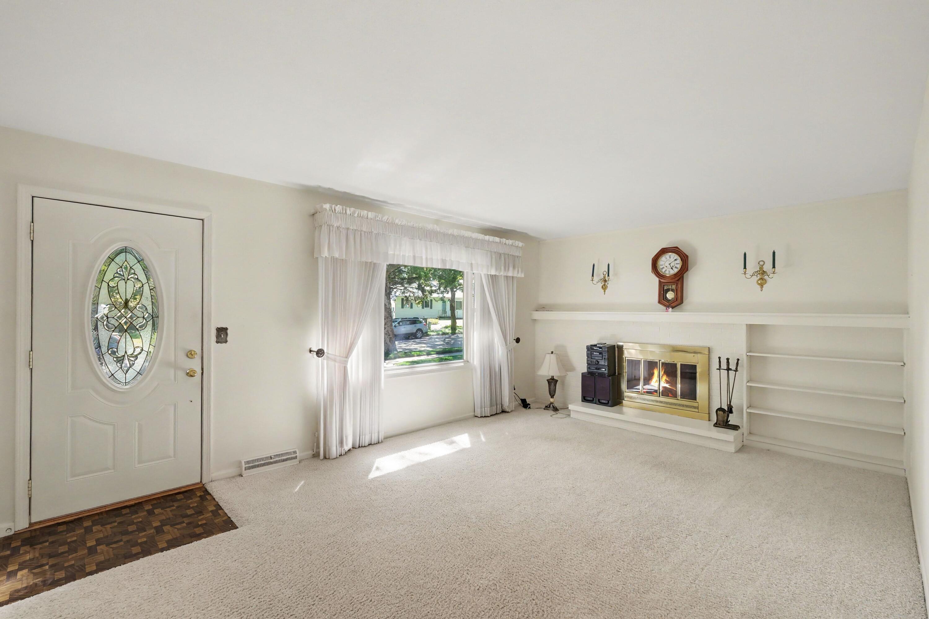 1399 Clover Crest NW Grand Rapids MI 49504
