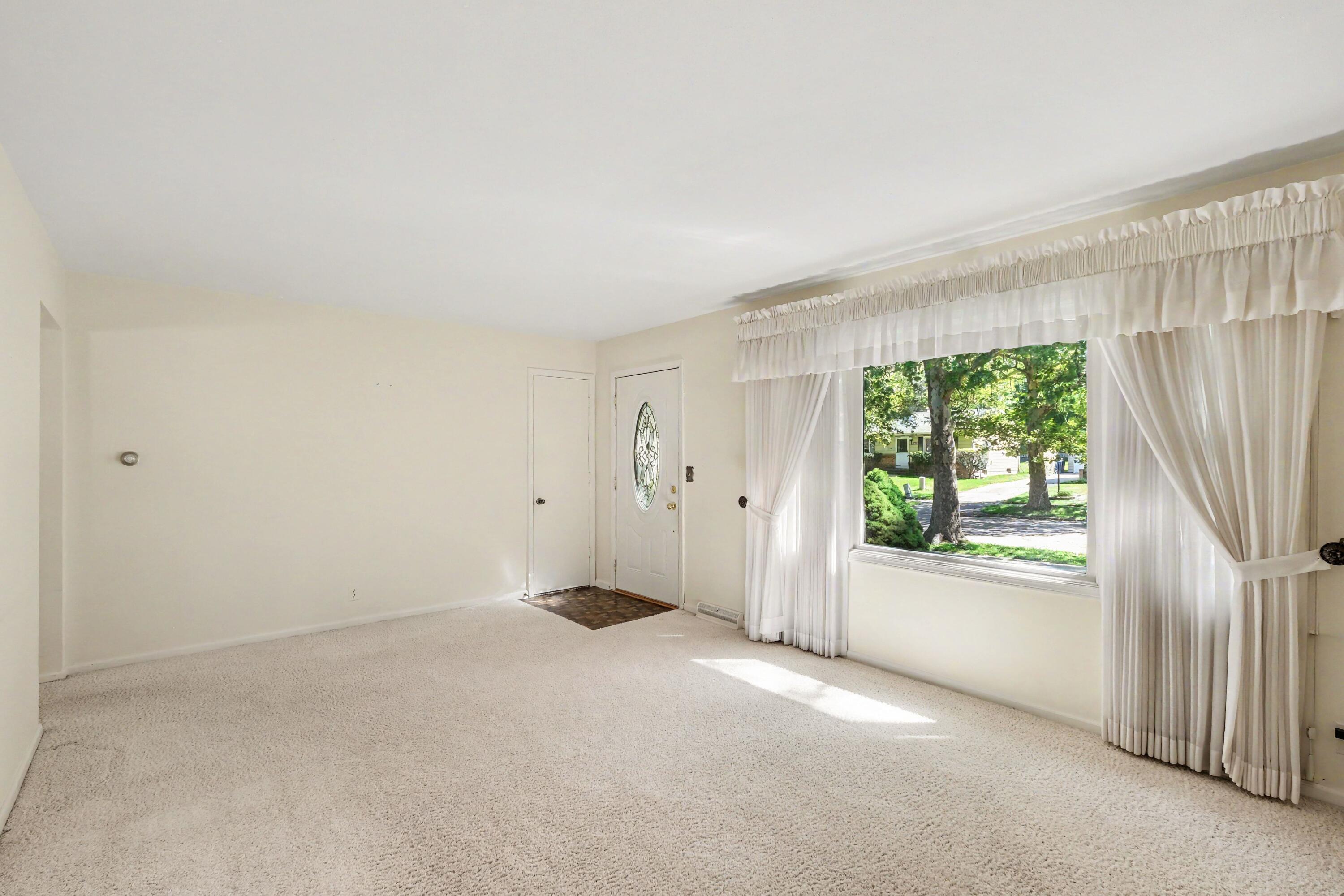 1399 Clover Crest NW Grand Rapids MI 49504