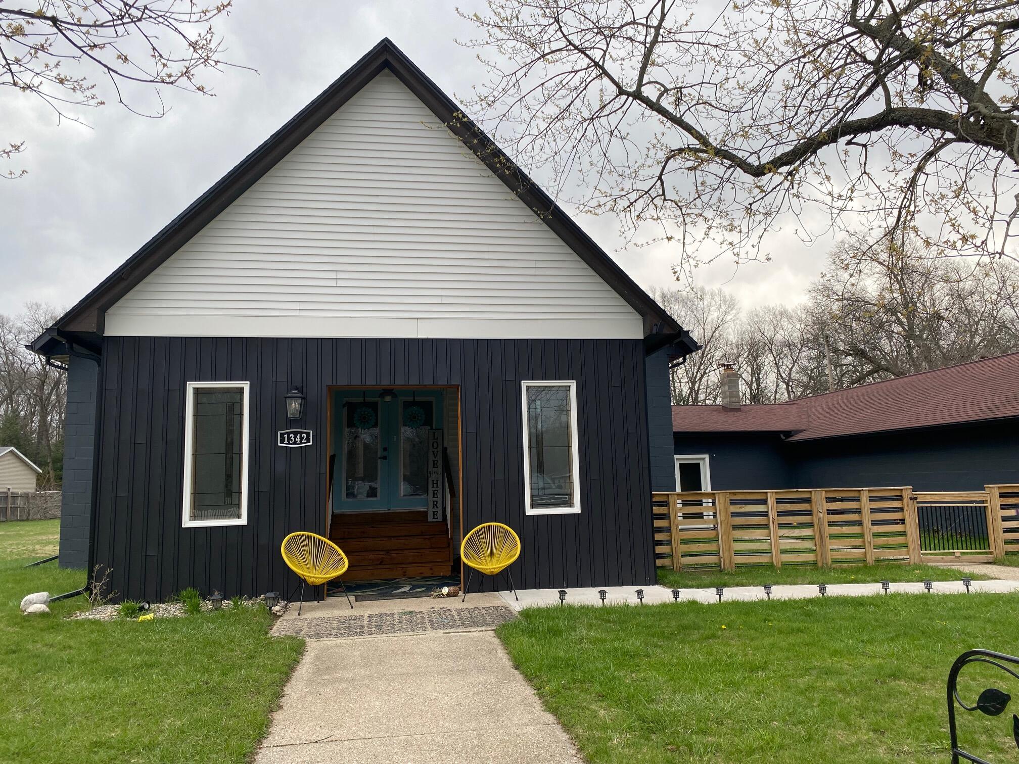 1342 S Parkway Street Muskegon MI 49442