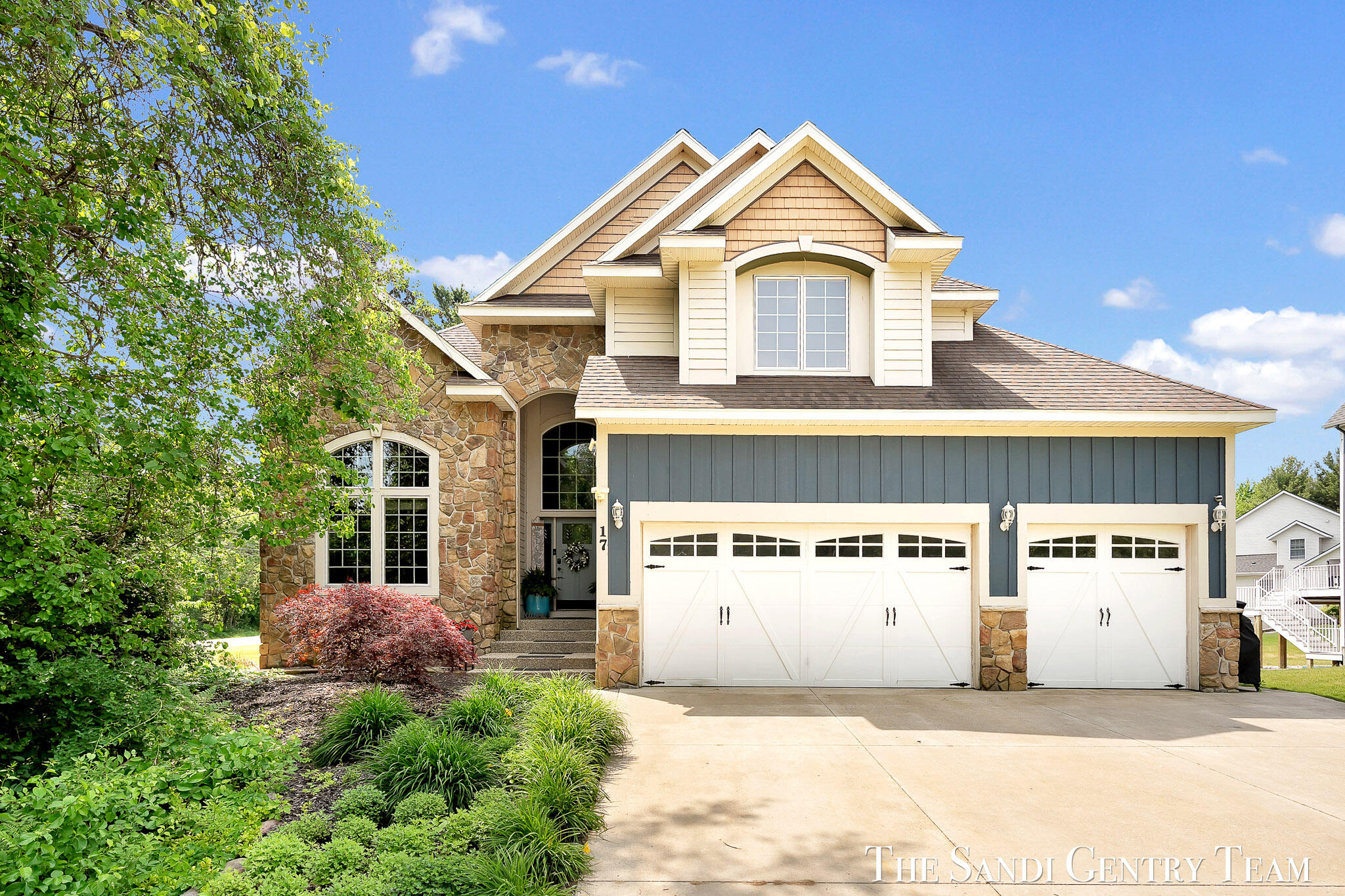 17 Boulder Drive Norton Shores MI 49444