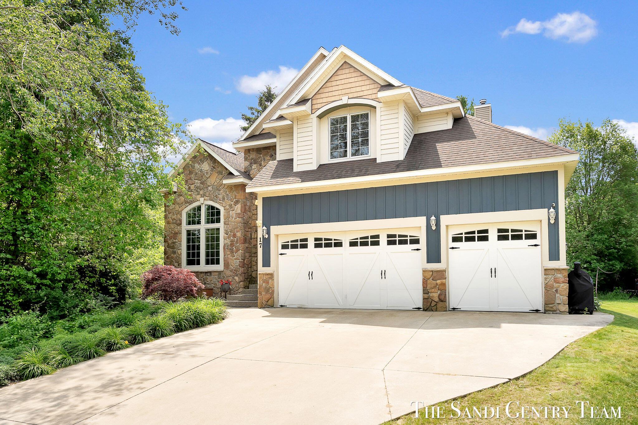 17 Boulder Drive Norton Shores MI 49444