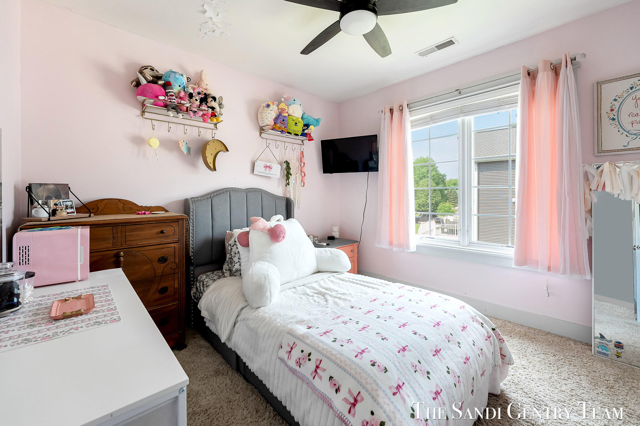 17 Boulder Drive Norton Shores MI 49444