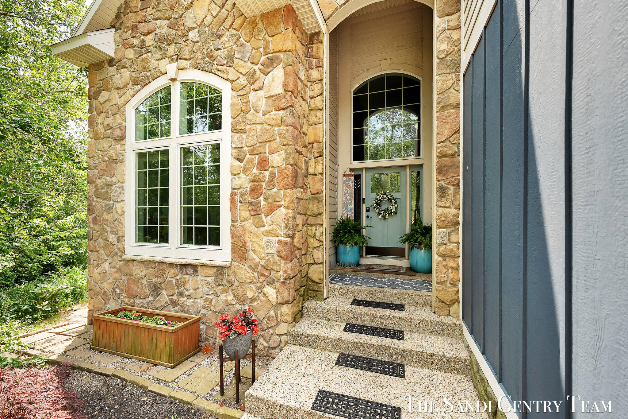 17 Boulder Drive Norton Shores MI 49444