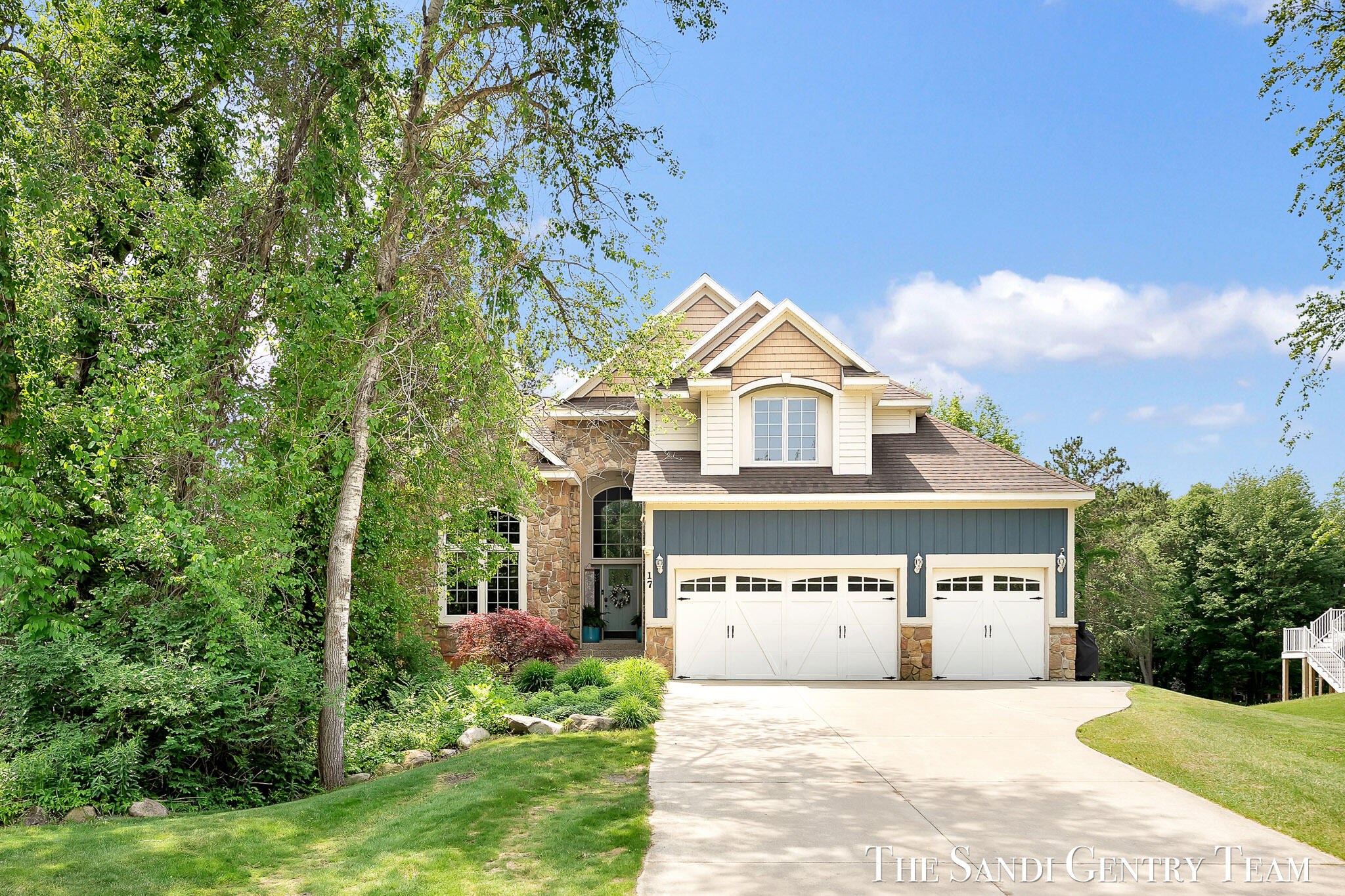 17 Boulder Drive Norton Shores MI 49444