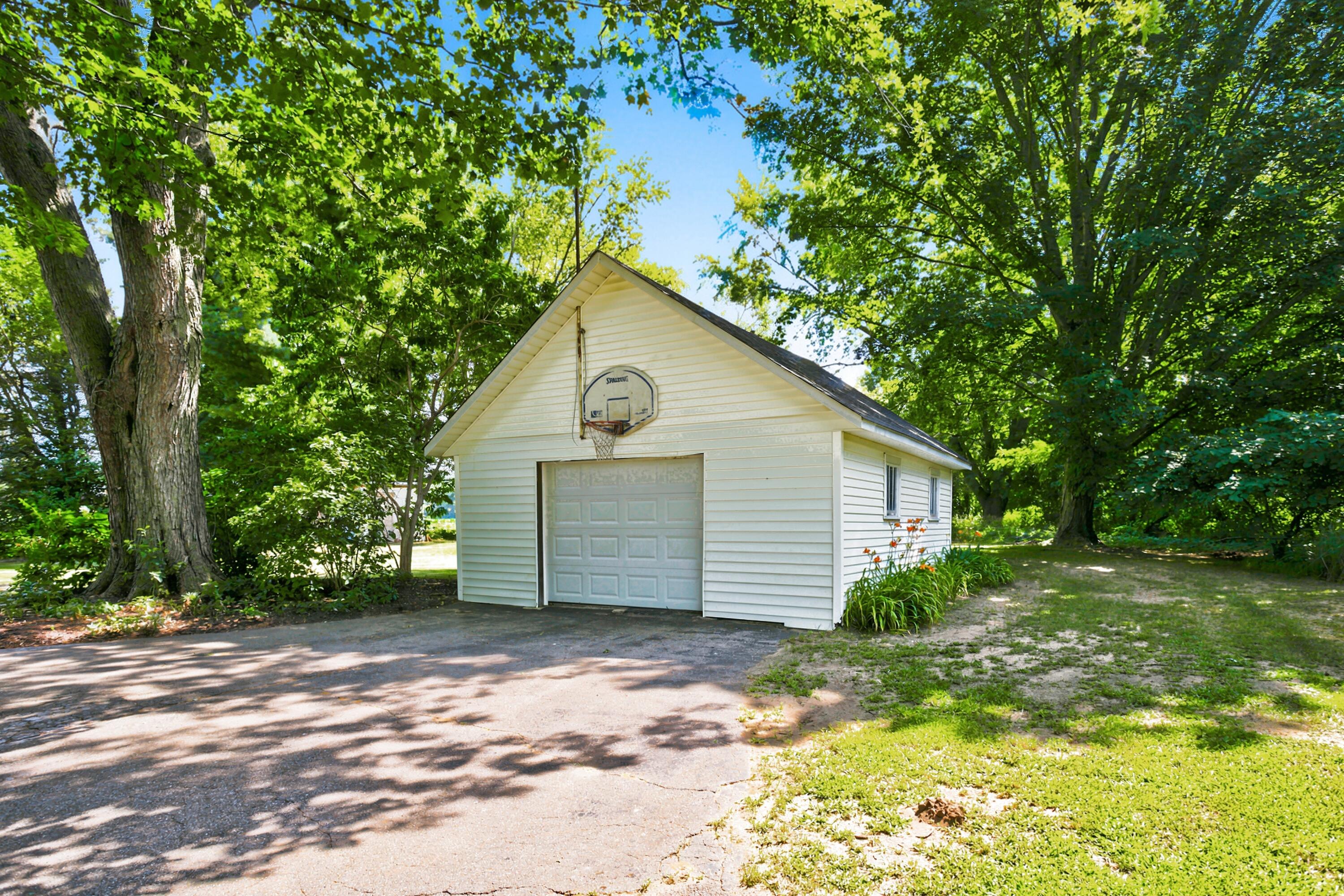 2313 68th Street Fennville MI 49408