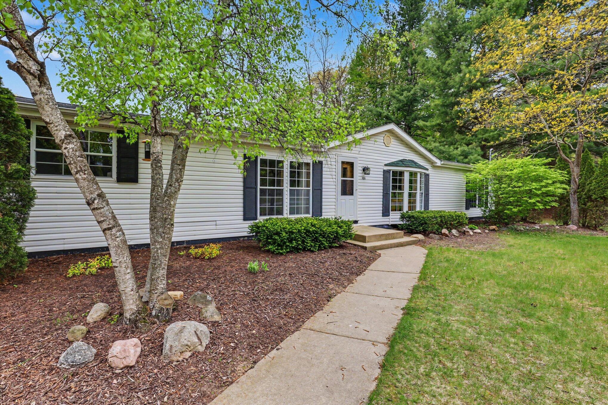 7920 10 Mile Road NE Rockford MI 49341