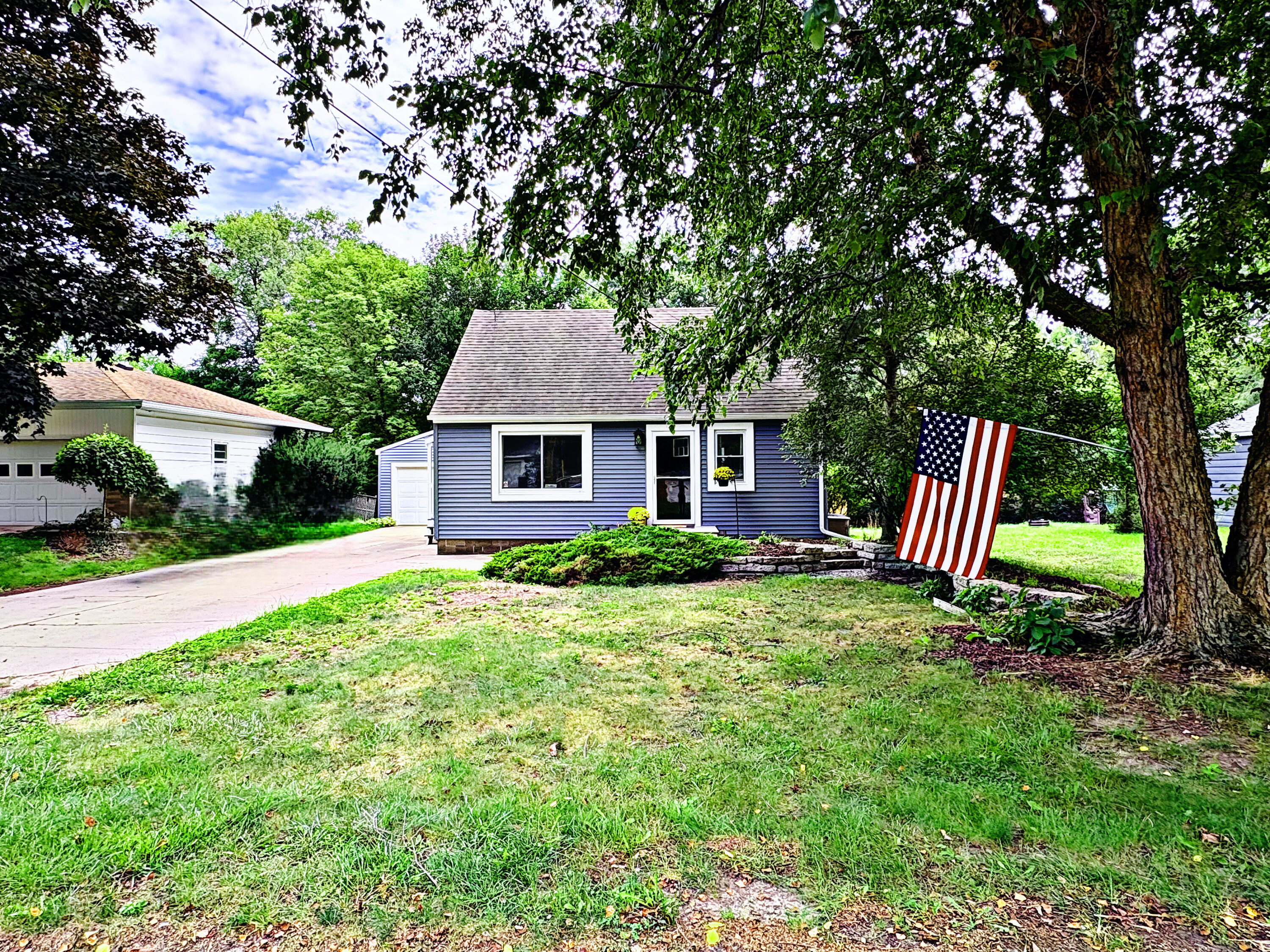 3114 Rypens Drive NW Grand Rapids MI 49504