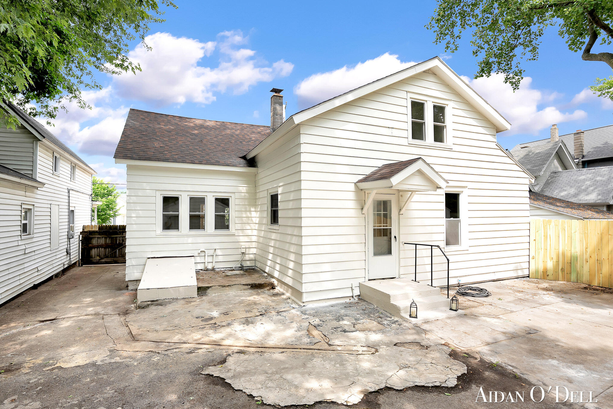 1050 Broadway Avenue NW Grand Rapids MI 49504