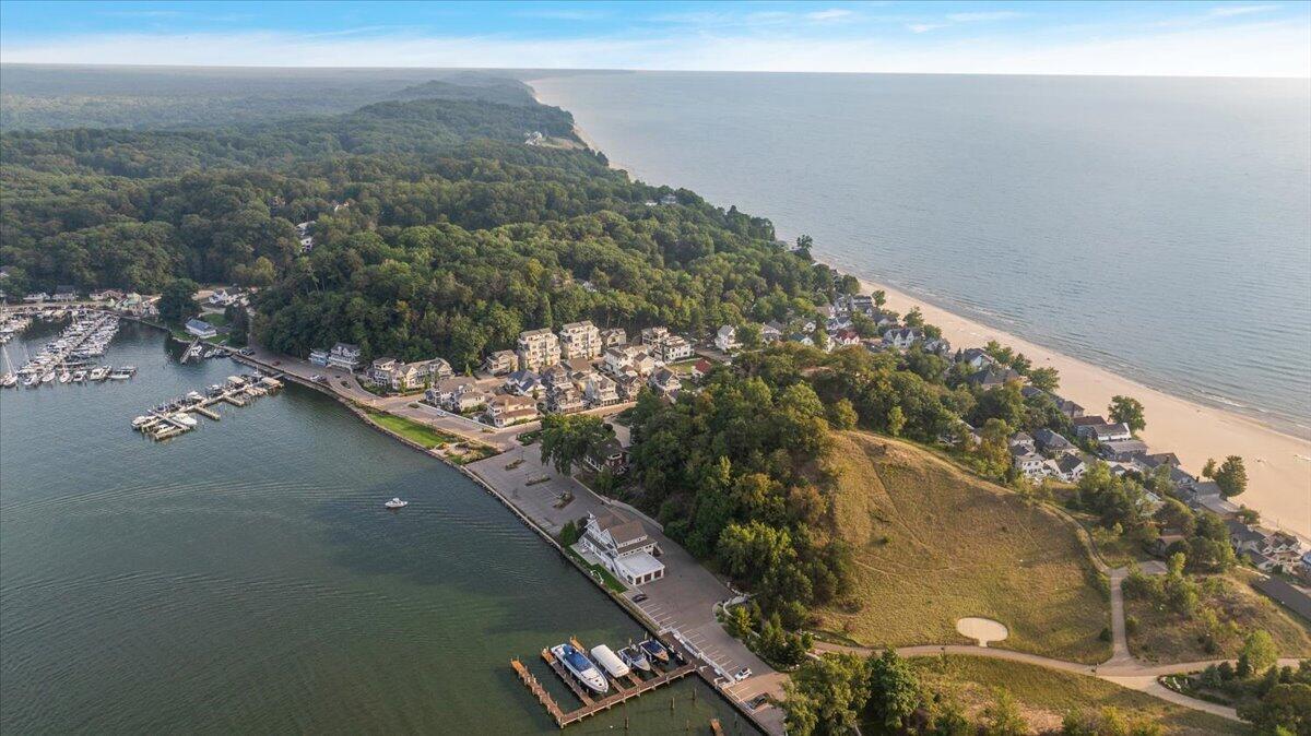 720 Bay Road Holland MI 49423