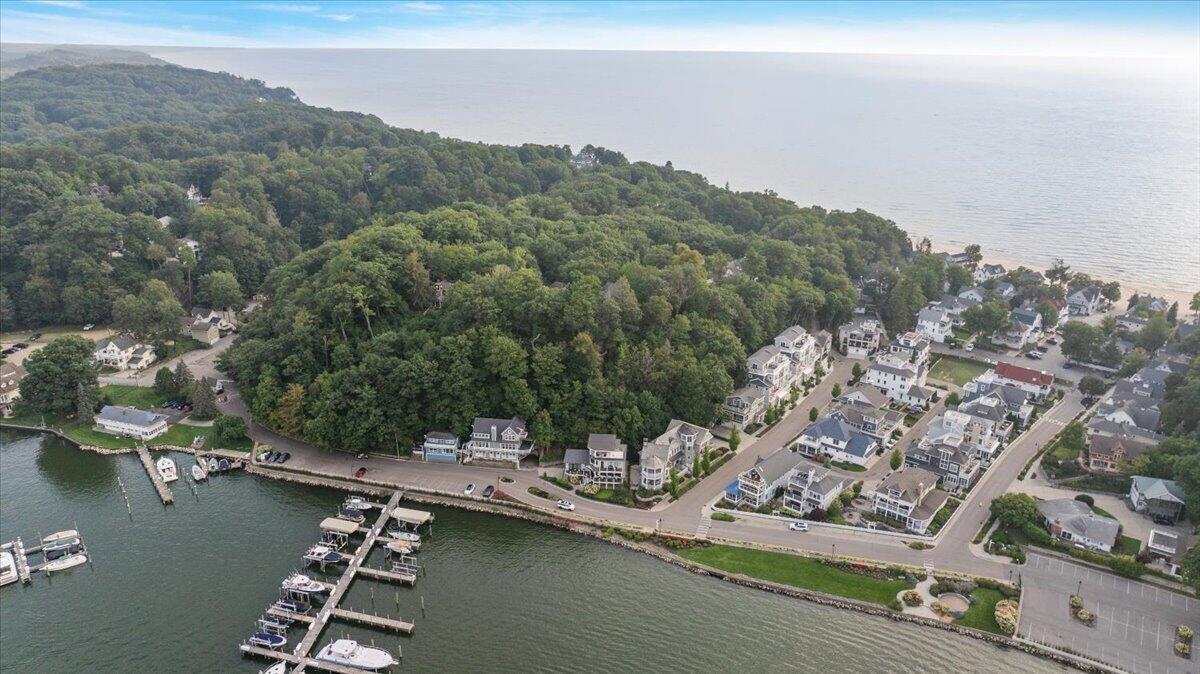 720 Bay Road Holland MI 49423