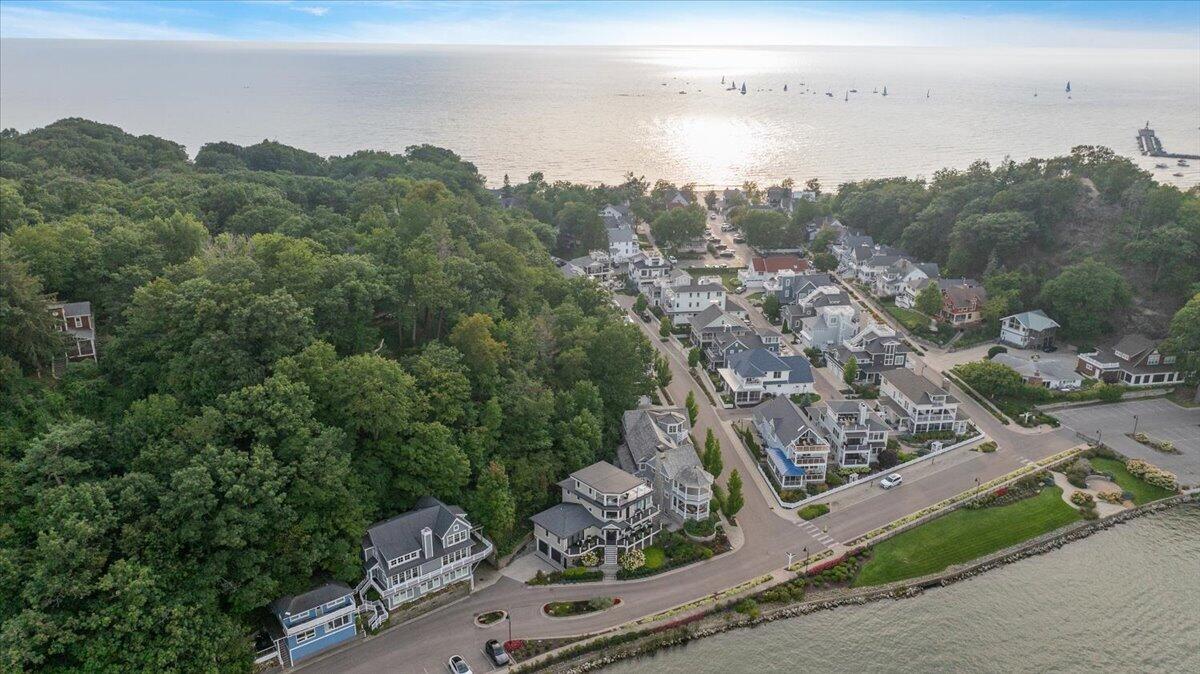720 Bay Road Holland MI 49423