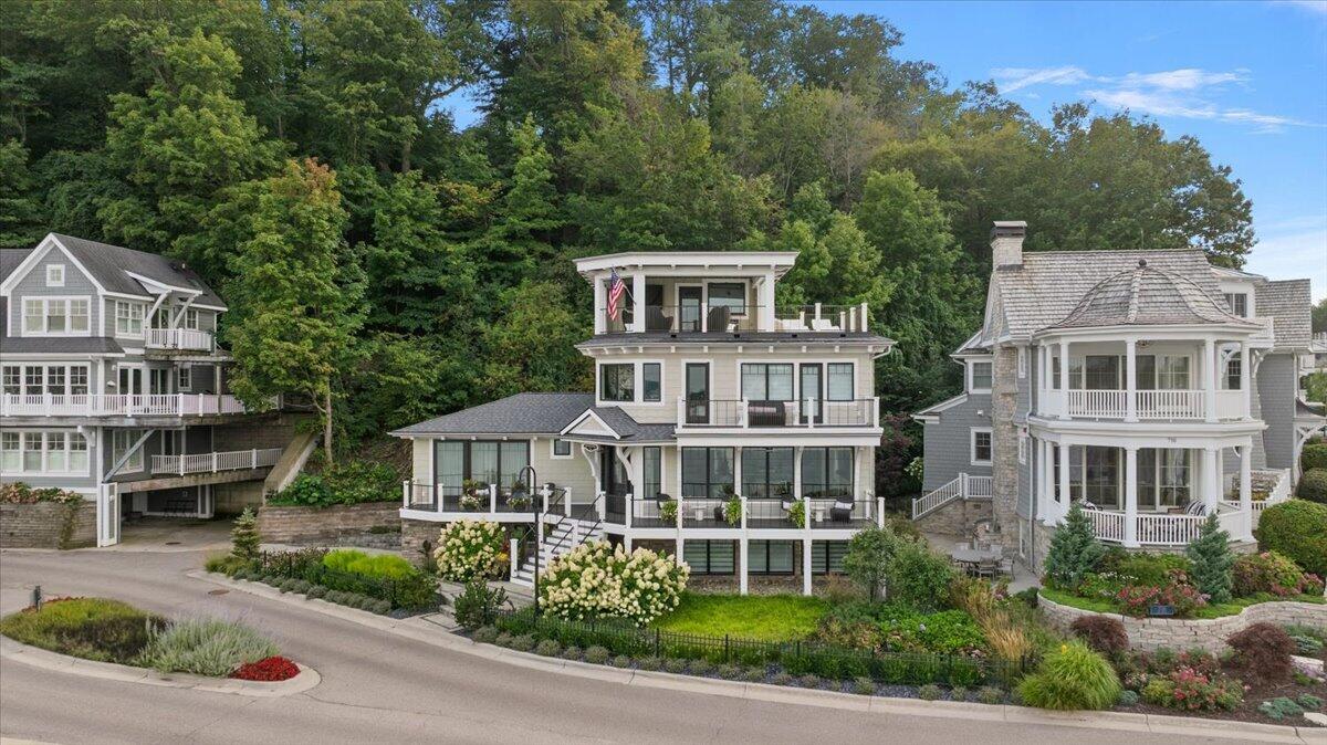 720 Bay Road Holland MI 49423