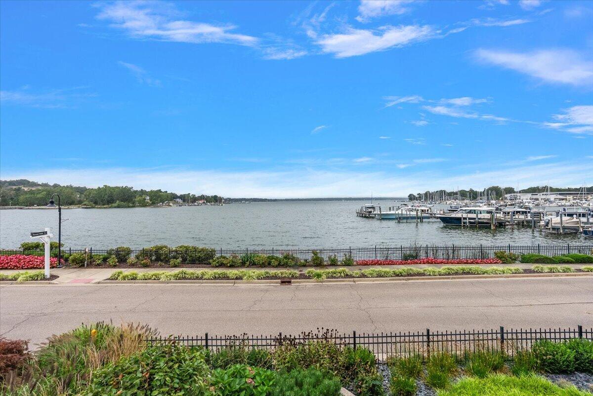 720 Bay Road Holland MI 49423