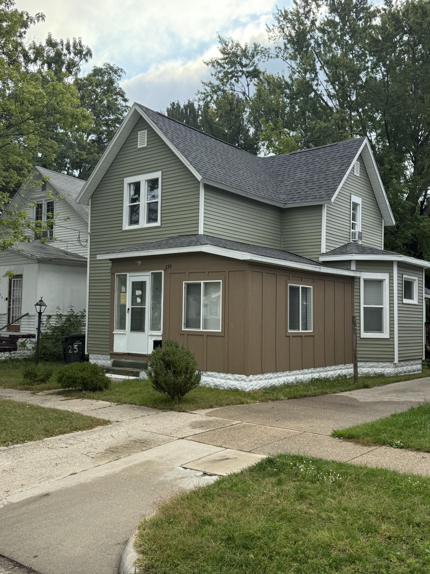 239 E Isabella Avenue Muskegon MI 49442