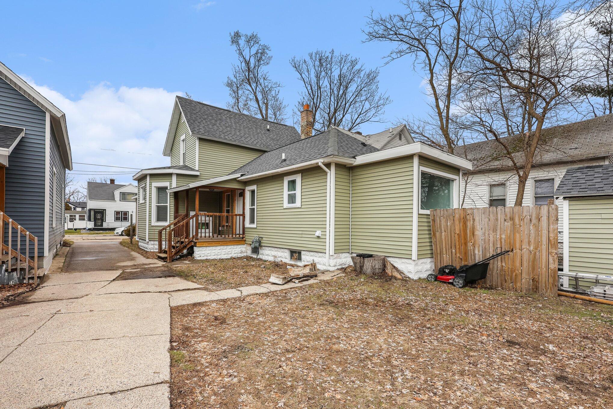 239 E Isabella Avenue Muskegon MI 49442