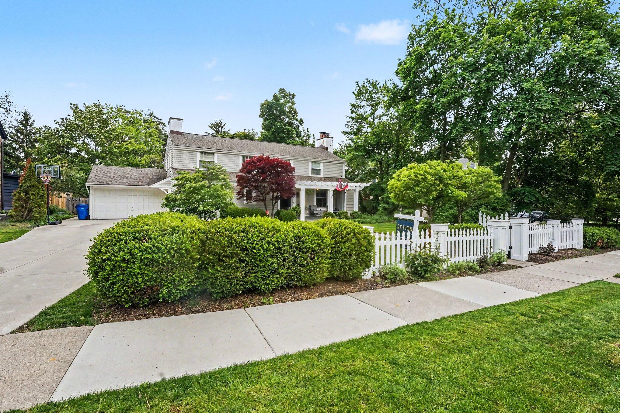 750 San Jose Drive SE Grand Rapids MI 49506