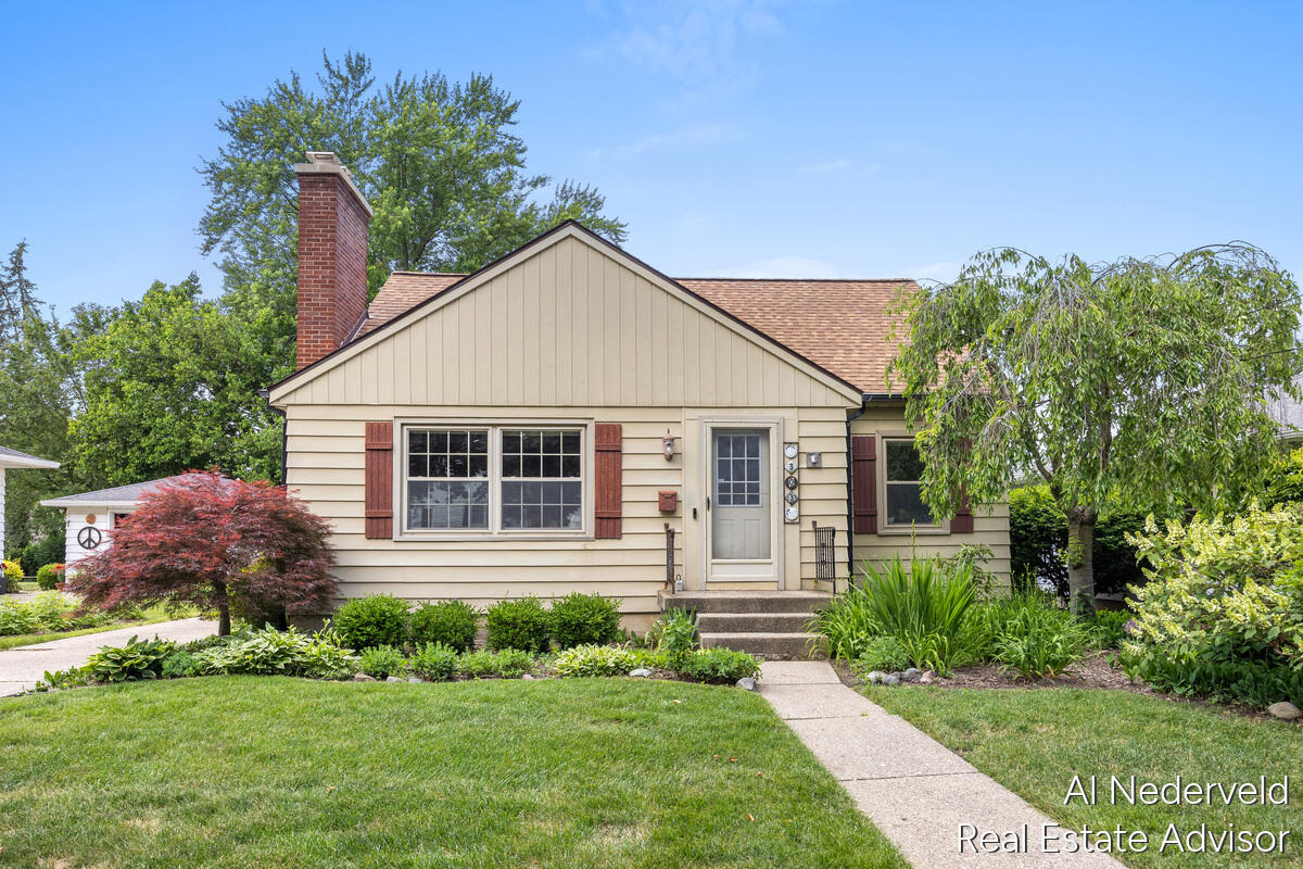 303 Wallinwood Avenue NE Grand Rapids MI 49503