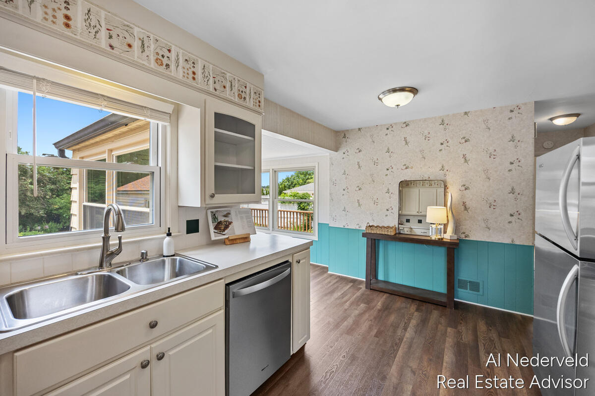 303 Wallinwood Avenue NE Grand Rapids MI 49503