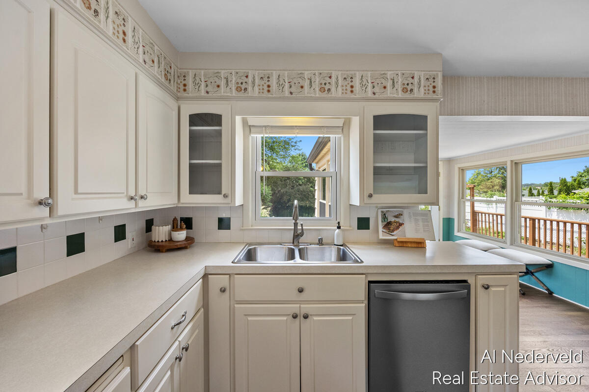 303 Wallinwood Avenue NE Grand Rapids MI 49503