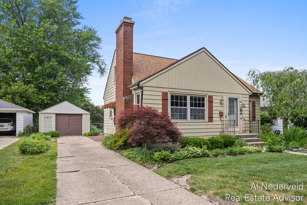 303 Wallinwood Avenue NE Grand Rapids MI 49503