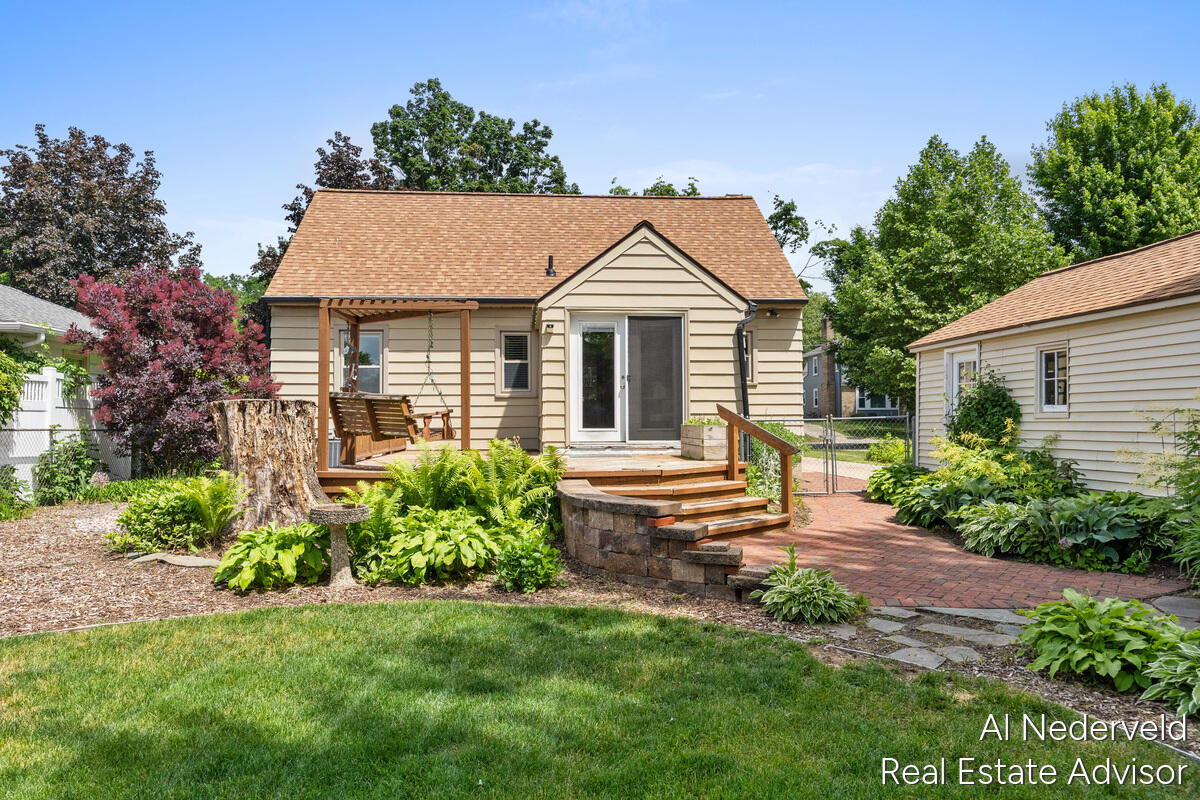 303 Wallinwood Avenue NE Grand Rapids MI 49503