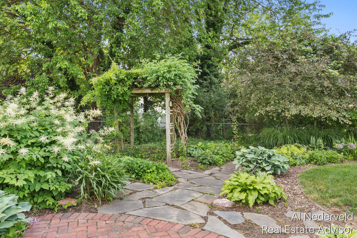 303 Wallinwood Avenue NE Grand Rapids MI 49503