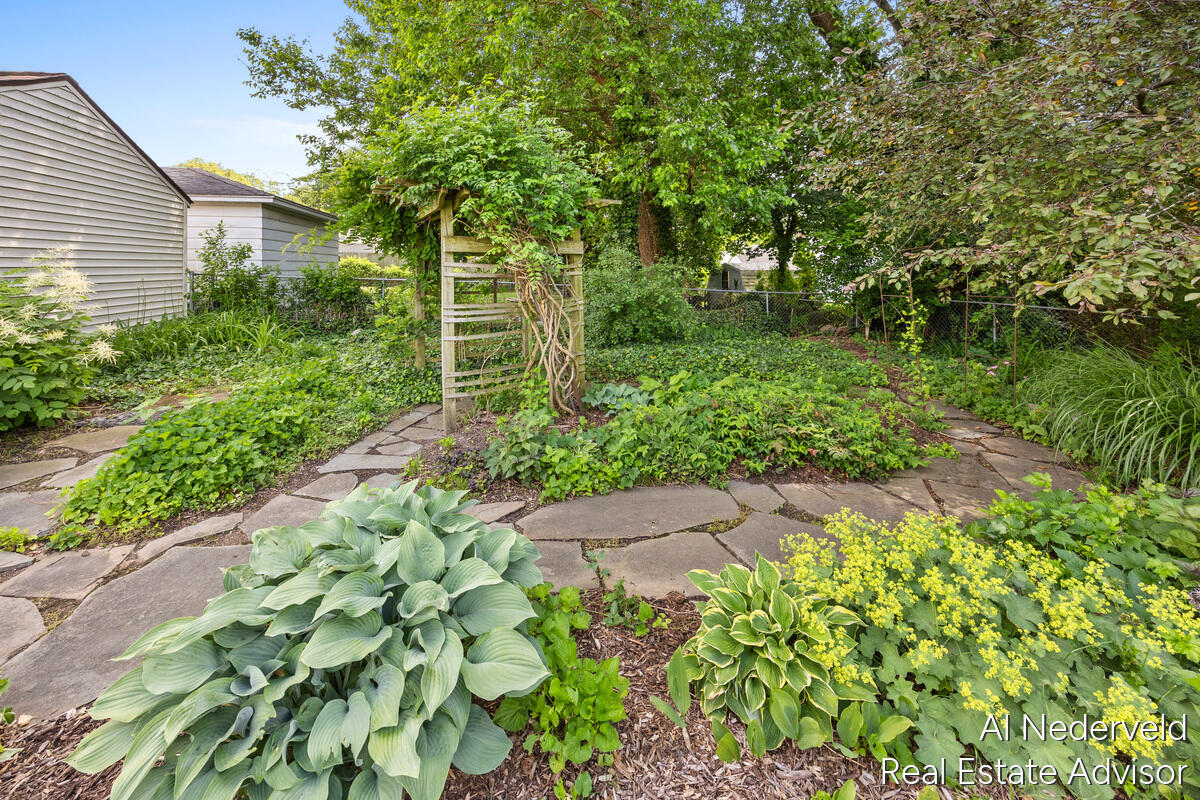 303 Wallinwood Avenue NE Grand Rapids MI 49503