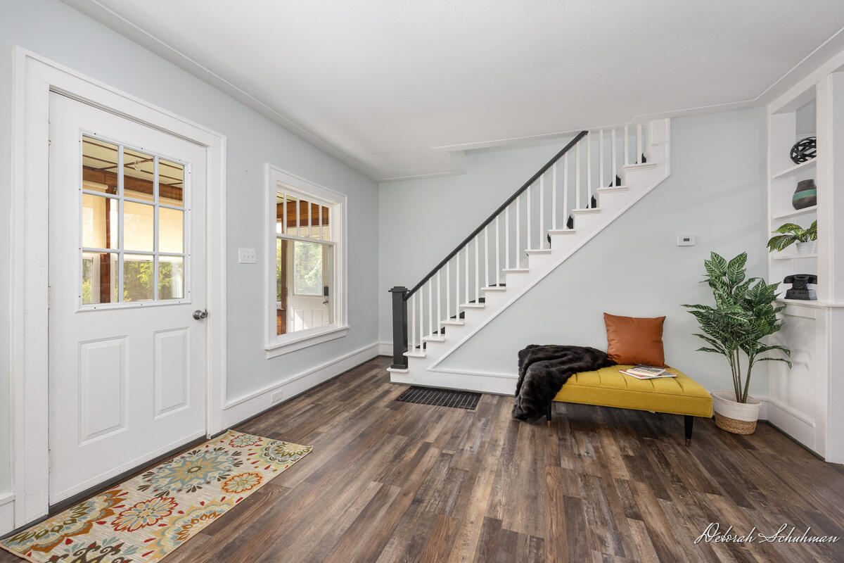1520 Silver Creek Avenue SE Grand Rapids MI 49507
