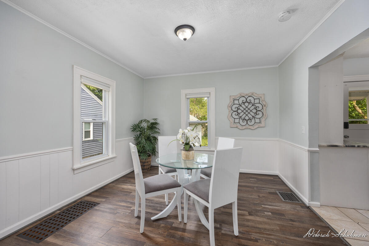1520 Silver Creek Avenue SE Grand Rapids MI 49507
