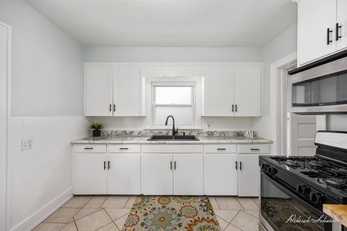 1520 Silver Creek Avenue SE Grand Rapids MI 49507