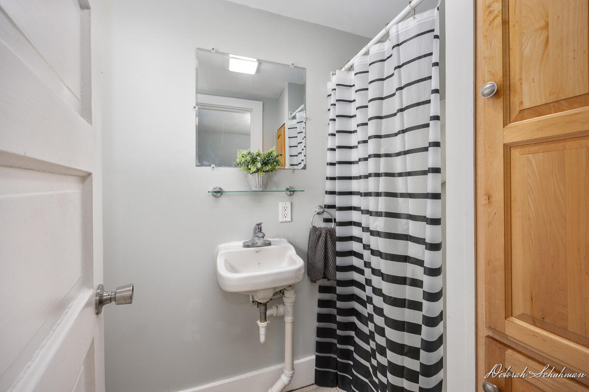 1520 Silver Creek Avenue SE Grand Rapids MI 49507