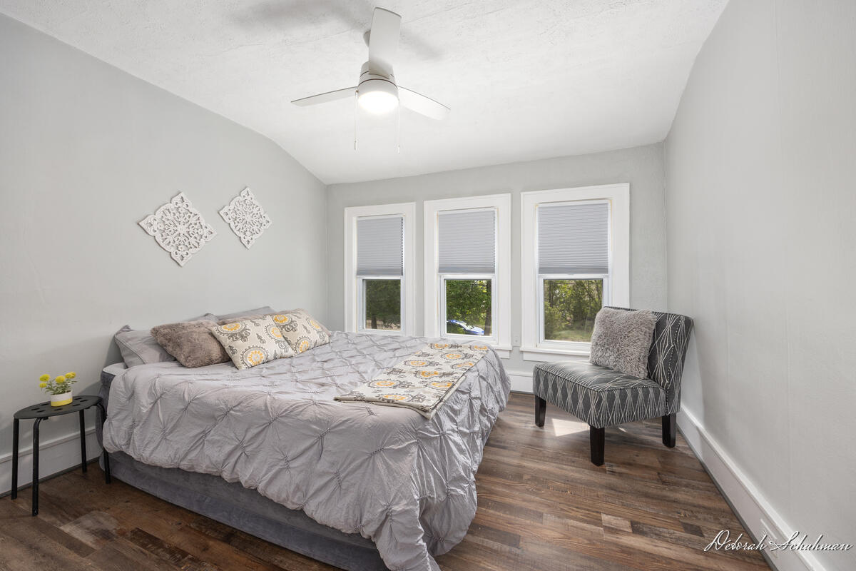 1520 Silver Creek Avenue SE Grand Rapids MI 49507
