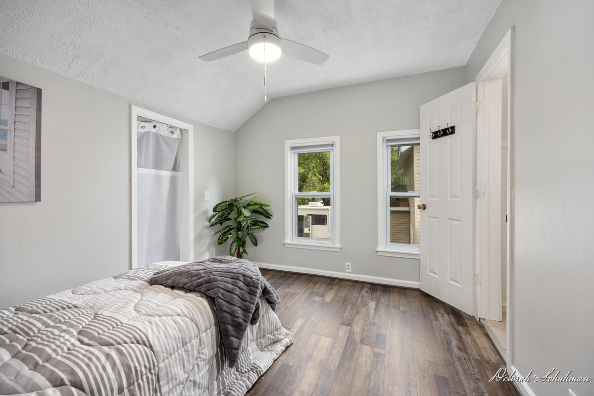 1520 Silver Creek Avenue SE Grand Rapids MI 49507