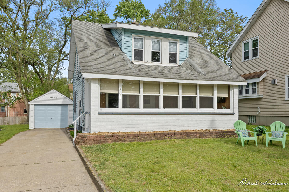 1520 Silver Creek Avenue SE Grand Rapids MI 49507