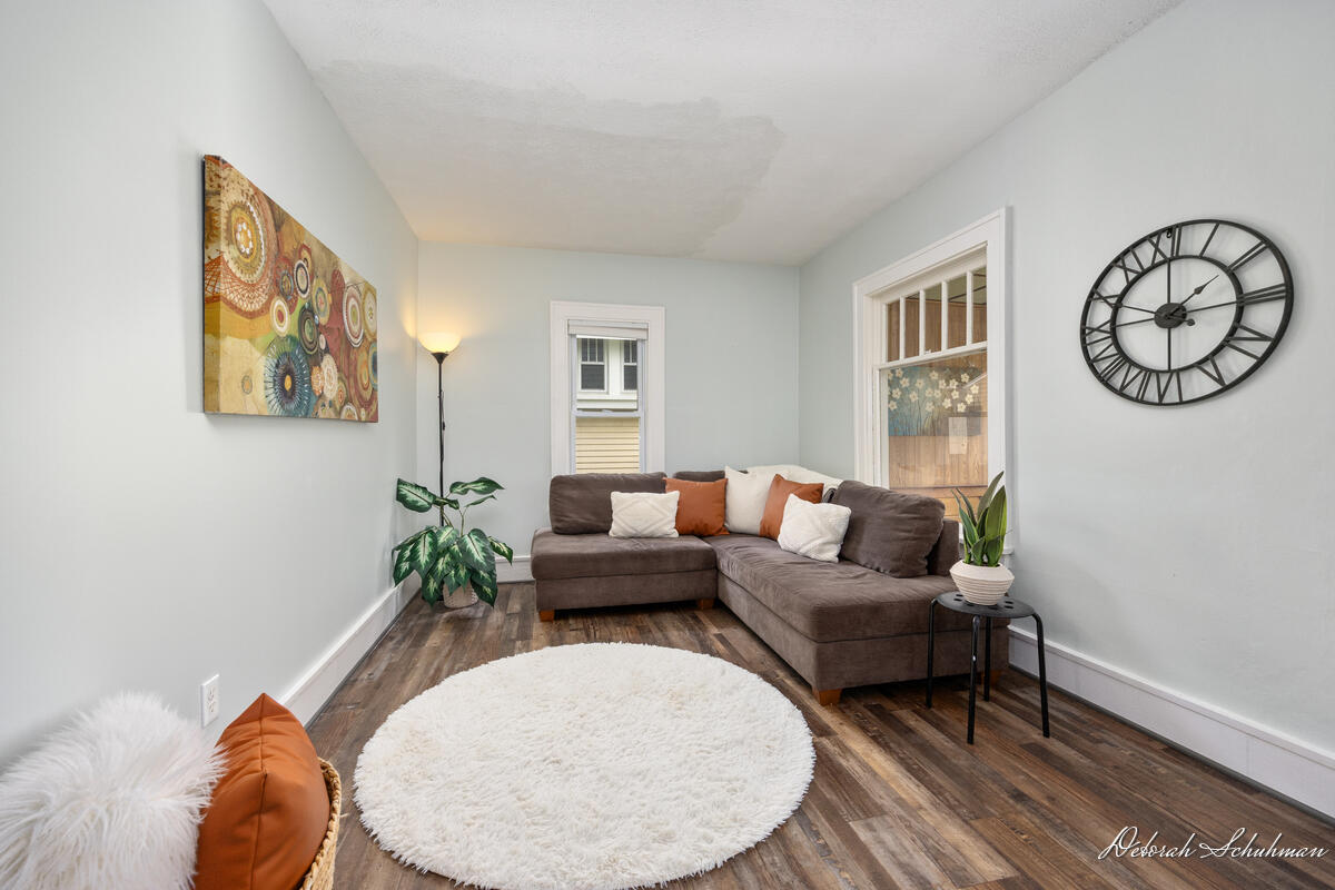 1520 Silver Creek Avenue SE Grand Rapids MI 49507