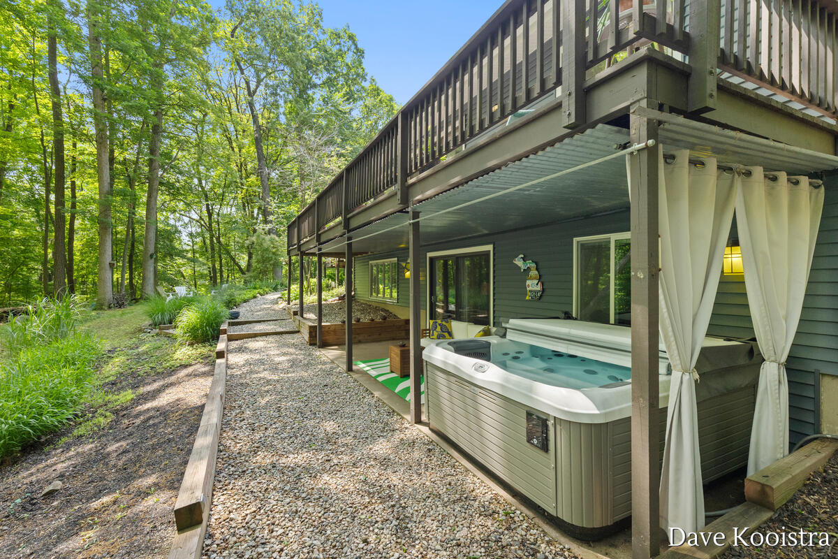 2480 Burton Woods Court SE Grand Rapids MI 49546