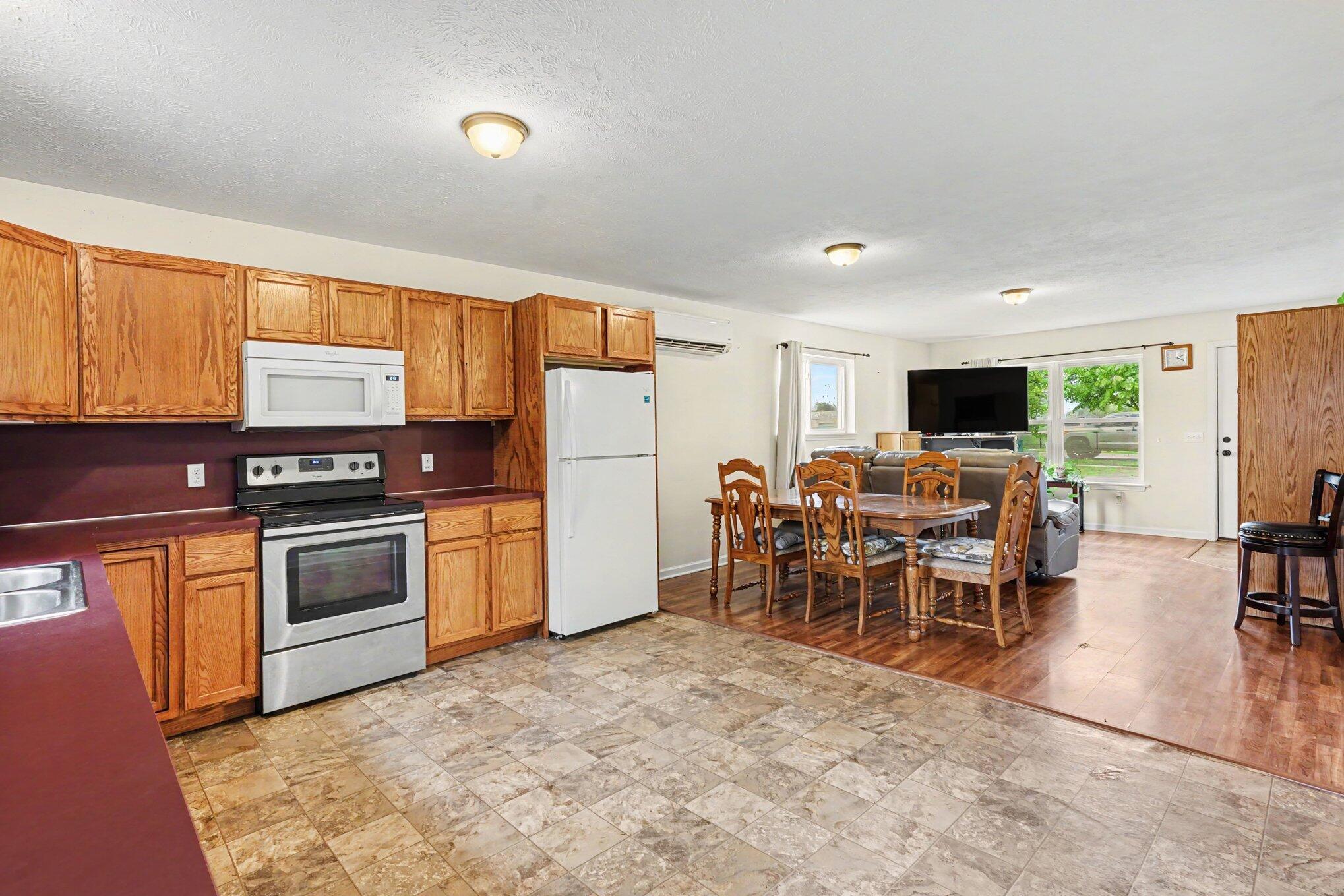 495 W 24th Street Holland MI 49423