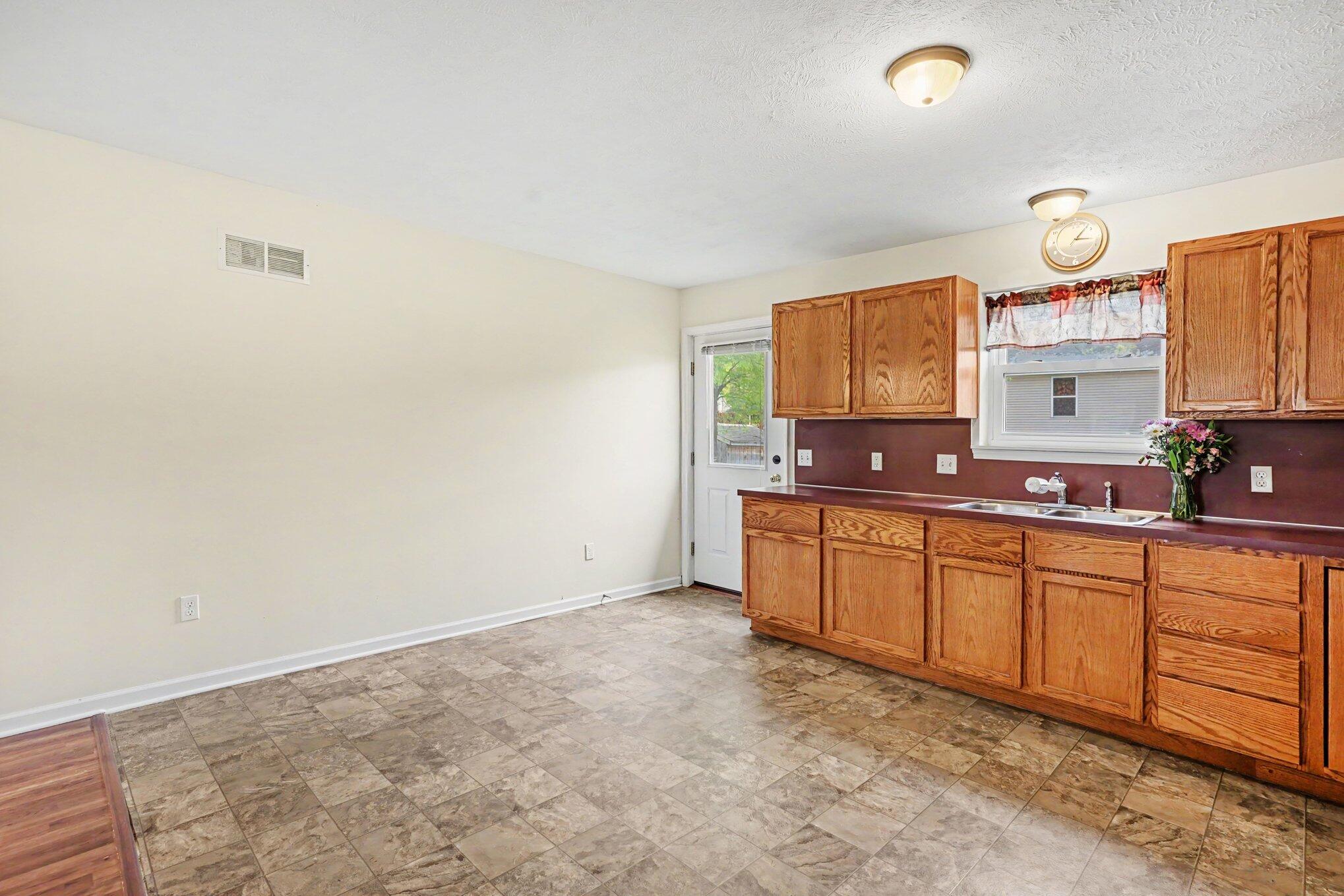 495 W 24th Street Holland MI 49423