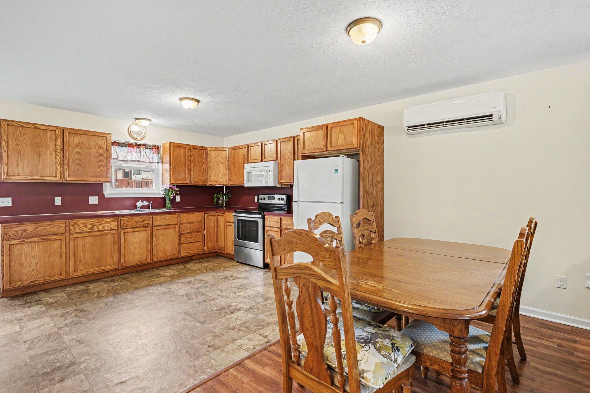495 W 24th Street Holland MI 49423