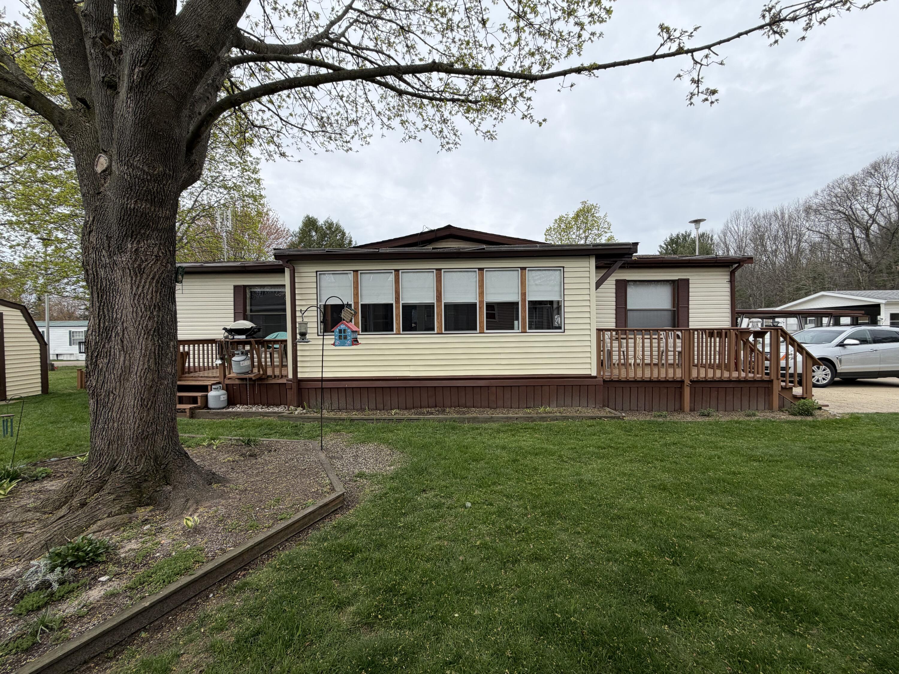 157 Apple Court Muskegon MI 49445
