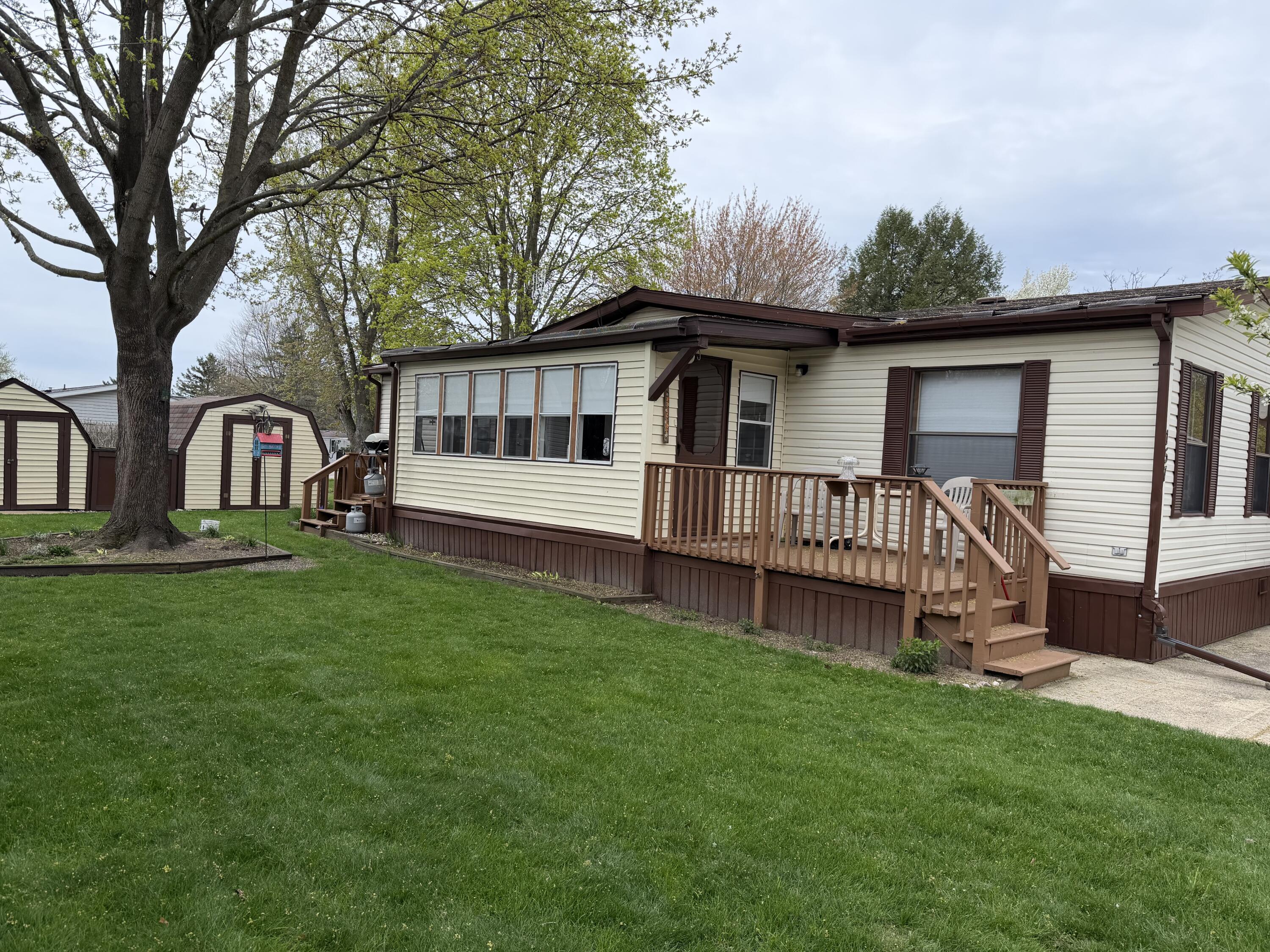 157 Apple Court Muskegon MI 49445
