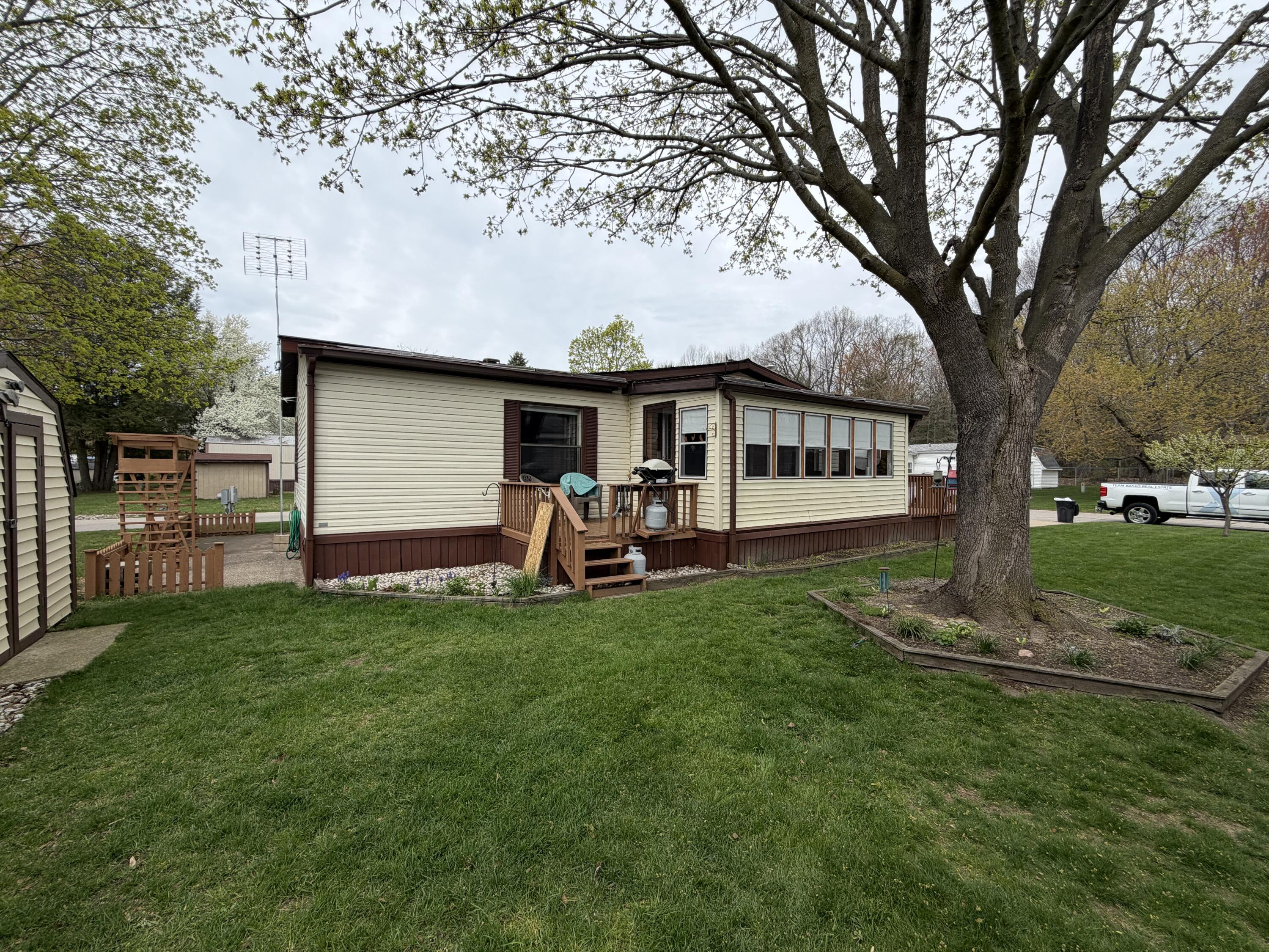 157 Apple Court Muskegon MI 49445