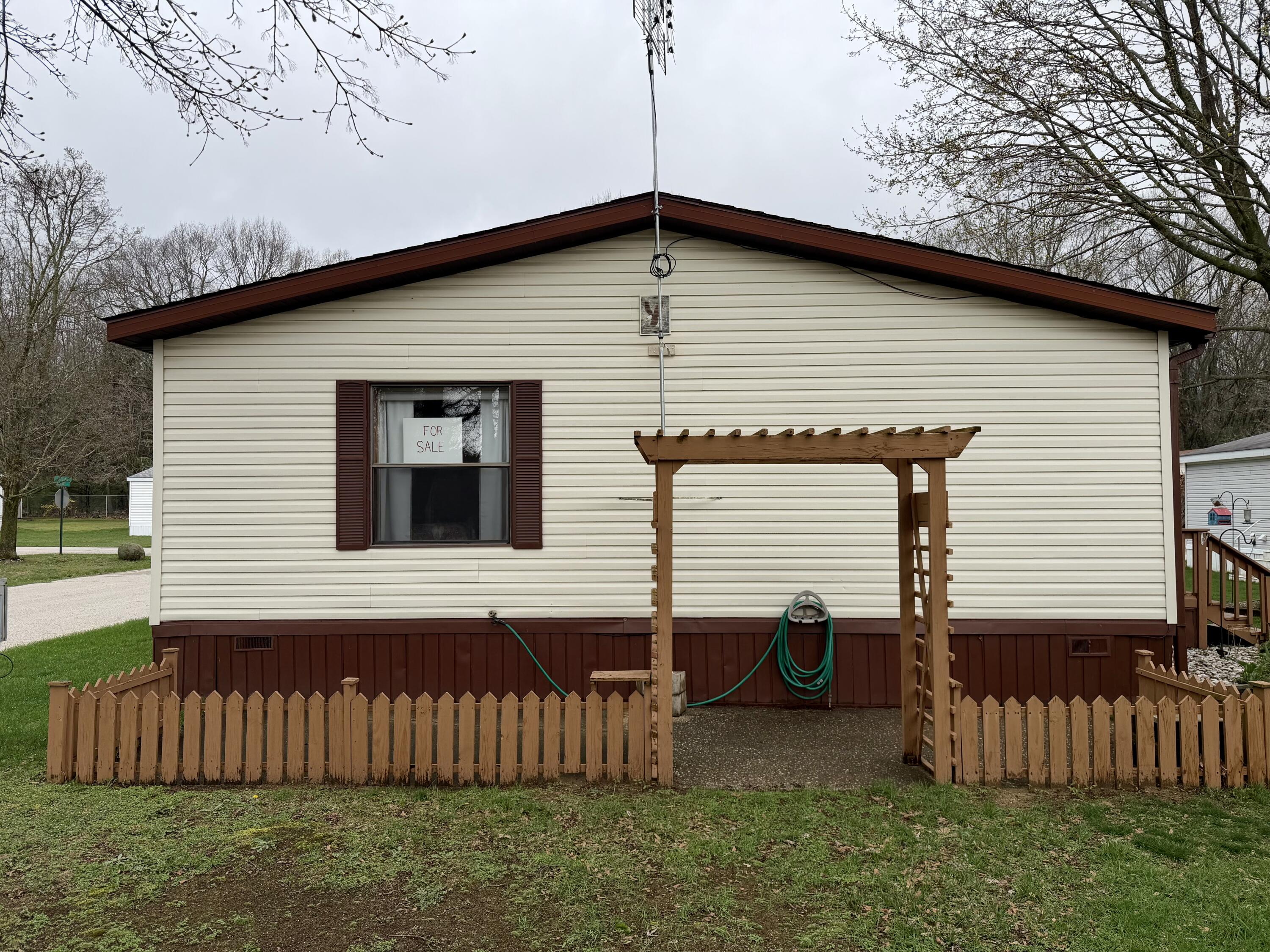 157 Apple Court Muskegon MI 49445
