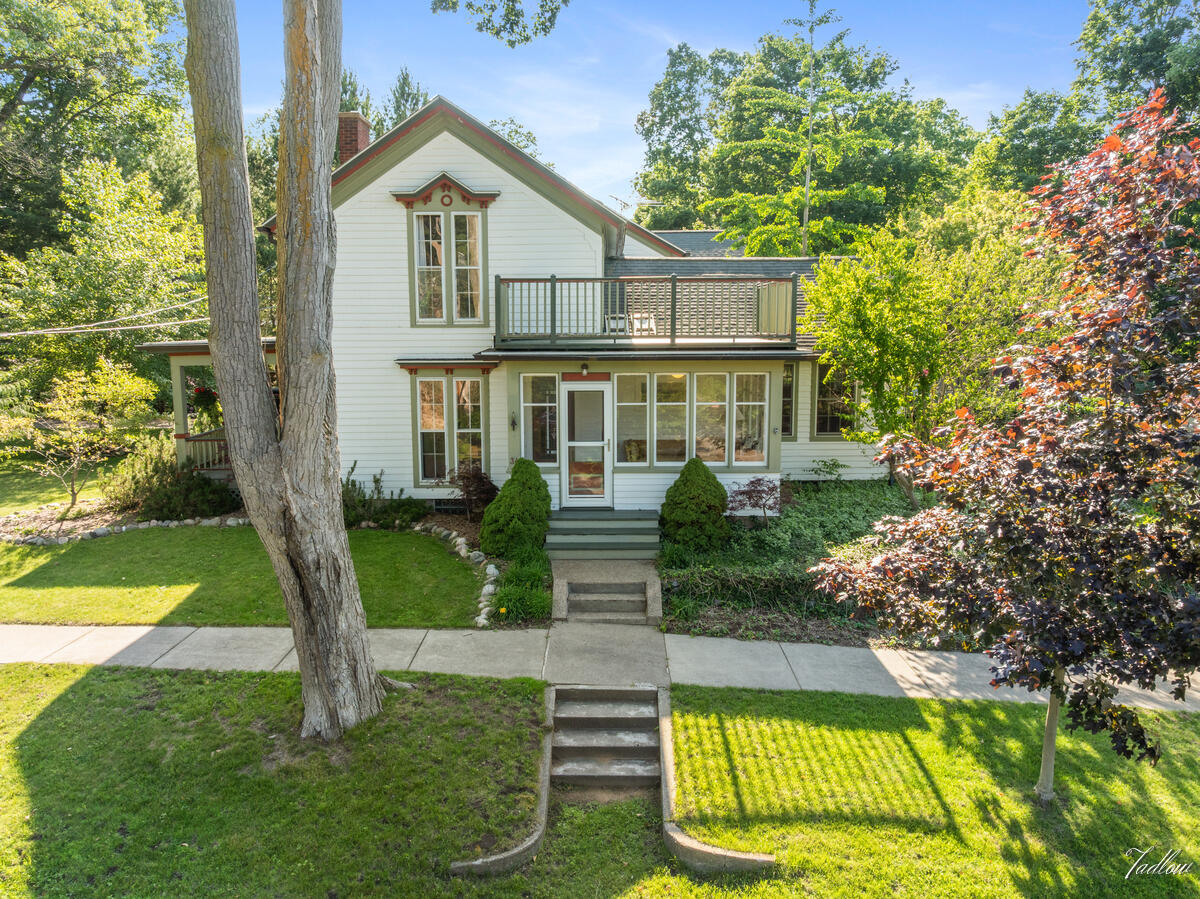 34 S Spring Street Douglas MI 49406