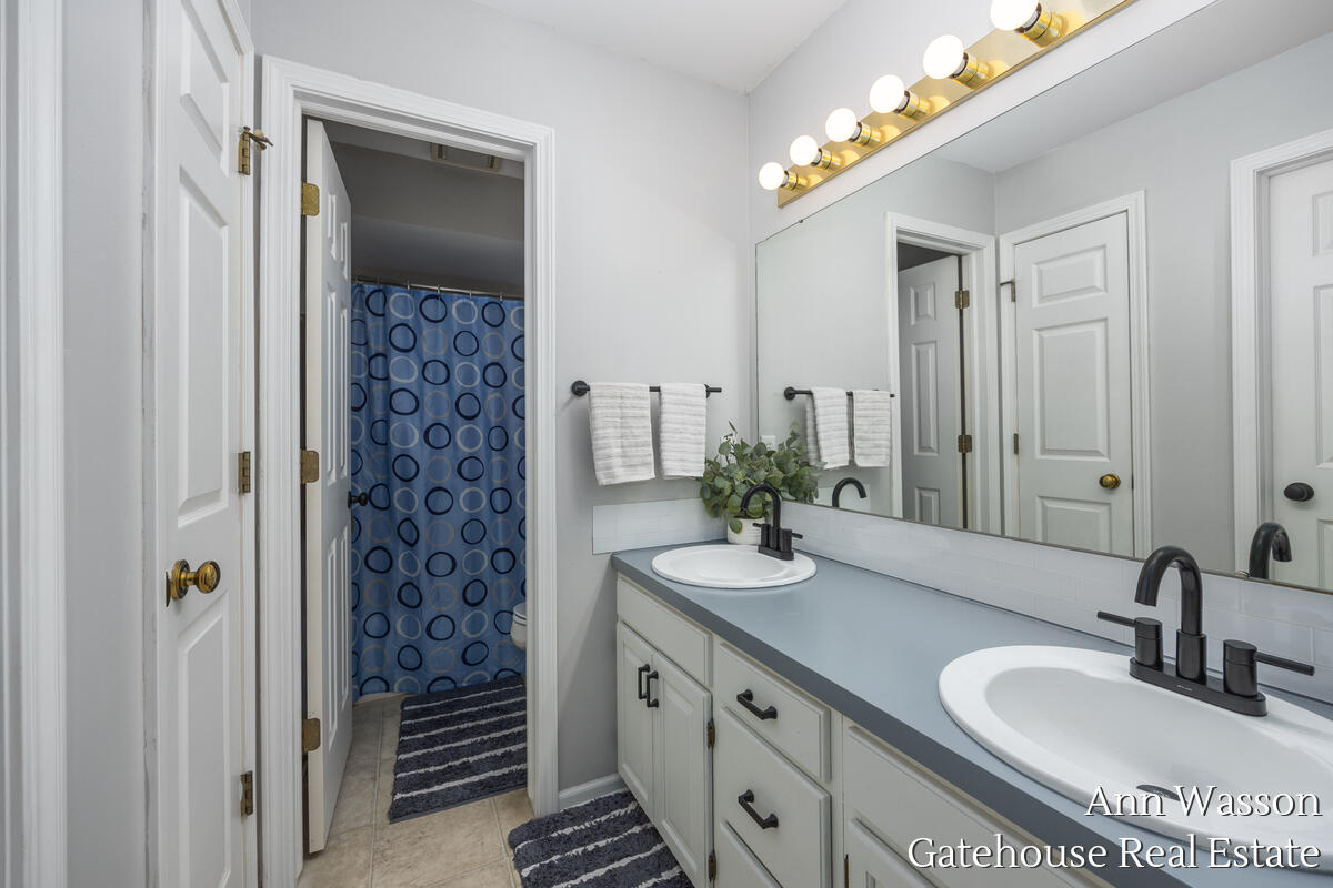 6007 Arroyo Vista Drive NE Rockford MI 49341