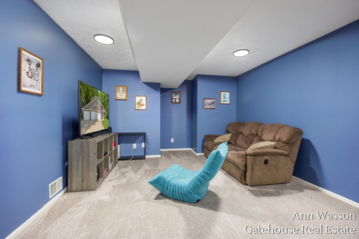 6007 Arroyo Vista Drive NE Rockford MI 49341
