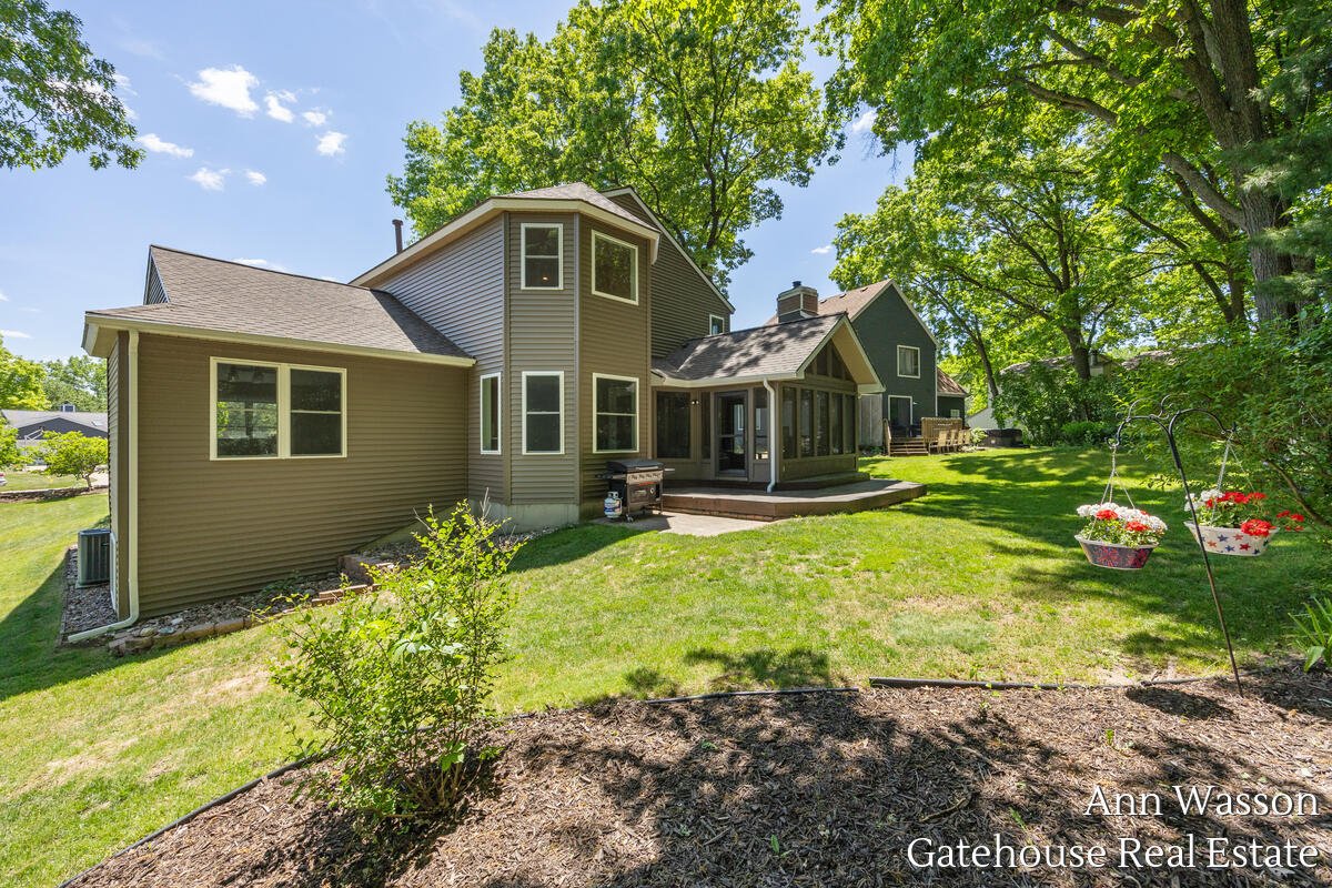 6007 Arroyo Vista Drive NE Rockford MI 49341